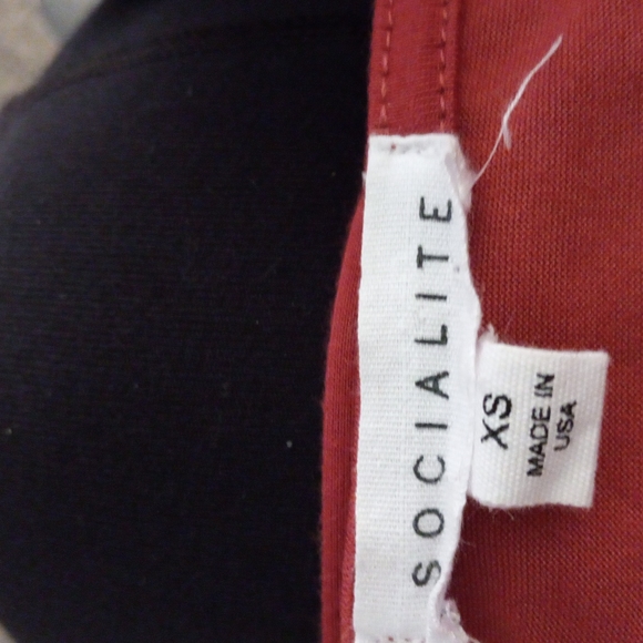 Socialite XS Lightweight Chris-Cross Front Knit midi Dress - Picture 5 of 5